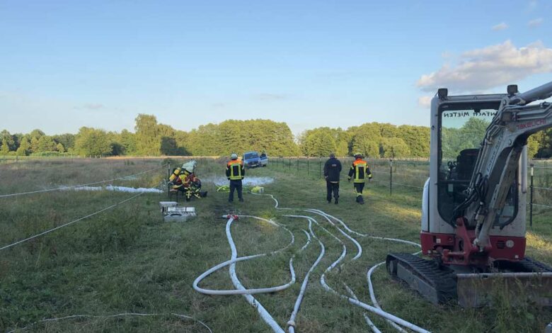 Kampfmittel in Helmstorf: Feuerwehr Seevetal unterstützt Entschärfung 9 a group of people in uniform