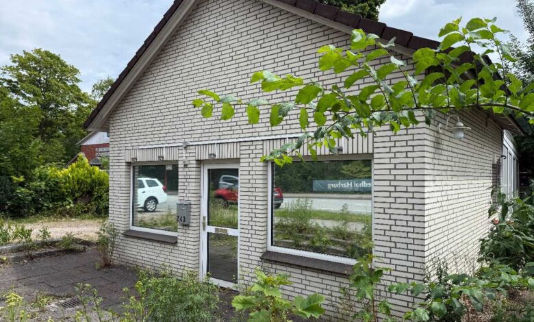 a building with windows and a car parked in the front
