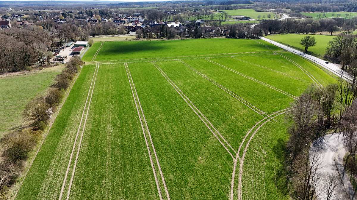 Spannendes Projekt: Seevetaler Bebauungsplan „Nördlich Göhlenbach“ beschlossen 1 a large green field with tracks in it