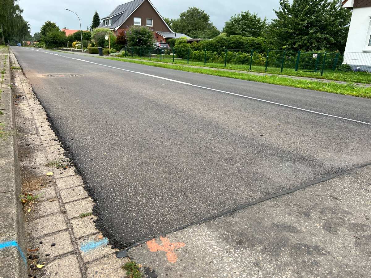 Bauarbeiten abgeschlossen: Freie Fahrt auf K 62 und K 70 1 a road with a house and trees