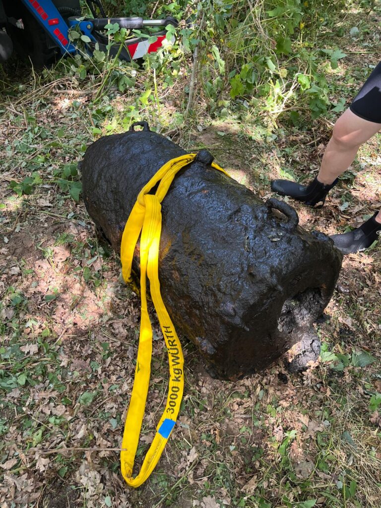 Torpedosprengkopf in Stade gefunden: Schwinge-Einsatz glimpflich verlaufen 4 Torpedosprengkopf in Stade gefunden: Schwinge-Einsatz glimpflich verlaufen