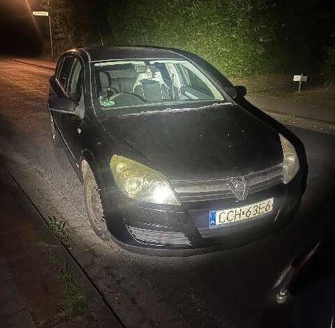 Kupferdieb flüchtet nachts in Harsefeld – Auto sichergestellt 1 a black car on a road at night