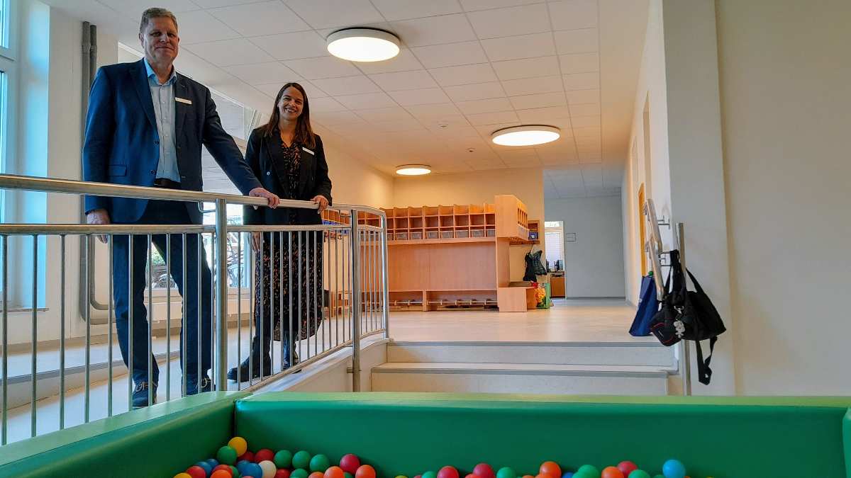 Besuch in moderner Kindertagesstätte.