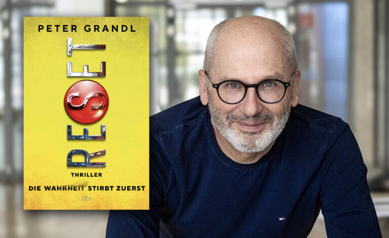 Hamburg-Harburg: Peter Grandl liest in der Fischhalle aus Thriller „RESET – Die Wahrheit stirbt zuerst“ 3 Autor mit Buchcover in Hintergrund