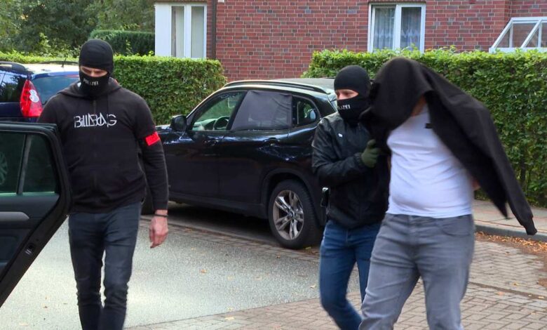 Hamburg-Hausbruch: Zielfahnder nehmen Mann in Wohnung fest – Polizei schweigt zu Hintergründen 7 Festnahme durch verdeckte Ermittler