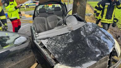 Schwerer Autounfall mit Feuerwehrleuten