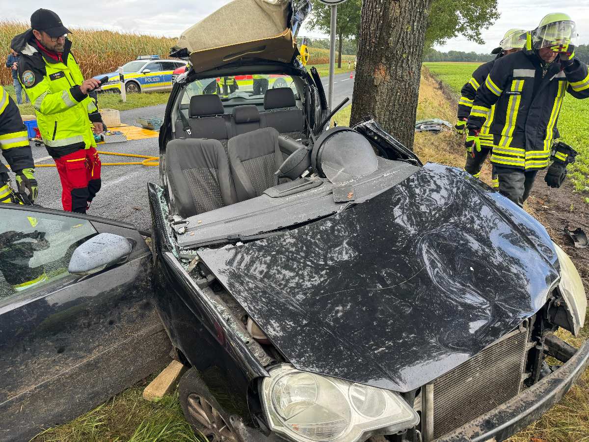 Schwerer Autounfall mit Feuerwehrleuten