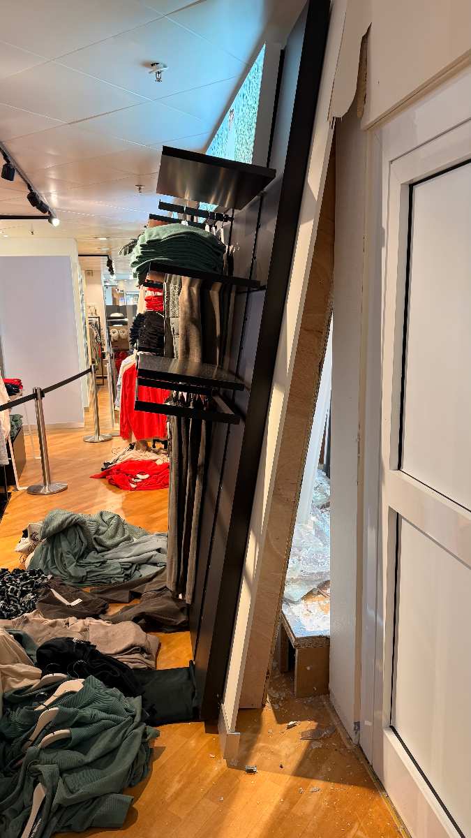 Chaos in einem beschädigten Geschäft