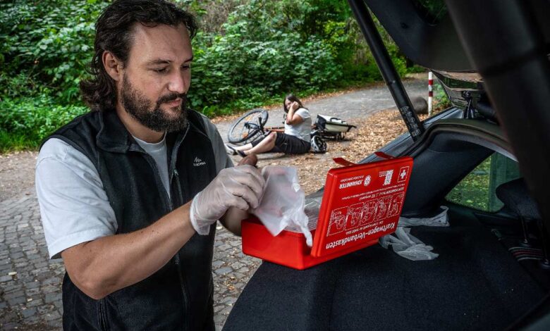 Tag der Ersten Hilfe: Johanniter fordern regelmäßige Auffrischungskurse für mehr Sicherheit 7 Erste Hilfe nach Fahrradunfall leisten.
