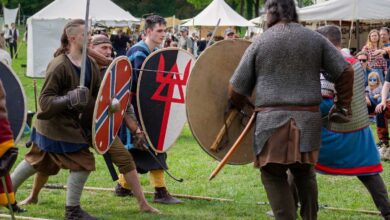 Historische Kämpfer mit Schilden