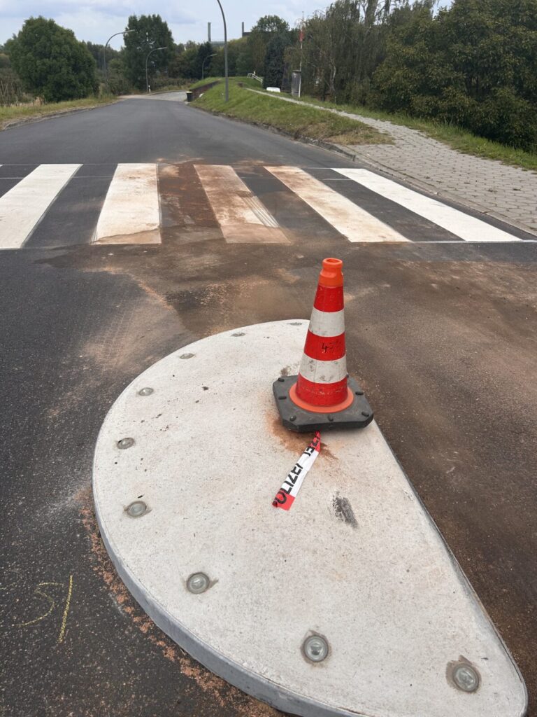 Hamburg-Neuenfelde: SPD fordert nach Unfall die sofortige Entfernung neuer Verkehrsinseln