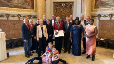 Große Ehre für Angelika Czaplinski: Bundesverdienstkreuz für jahrzehntelanges Engagement in Fischbek 3 Große Ehre für Angelika Czaplinski: Bundesverdienstkreuz für jahrzehntelanges Engagement in Fischbek