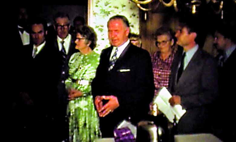 50 Jahre Städtepartnerschaft: Seevetal feiert Jubiläum mit US-Partnerstadt Decatur 2 Feierliche Versammlung mit Gästen.