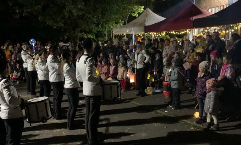 Fischbeker Heidbrook erleuchtet: Über 600 Teilnehmer beim traditionellen Laternenumzug des TV Fischbek 6 Laternenfest mit Musik und Menschen