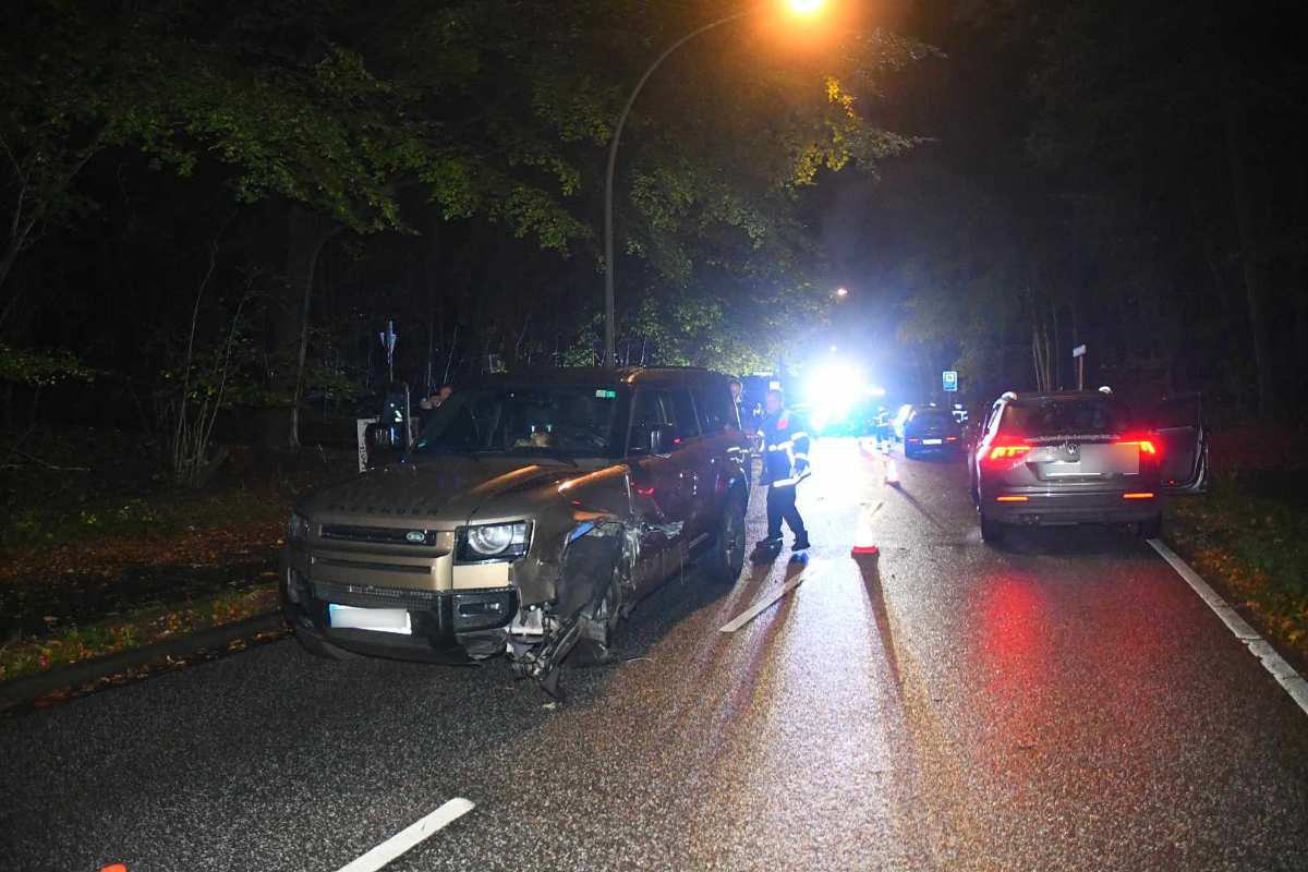 Unfall zwischen Mercedes und Land Rover