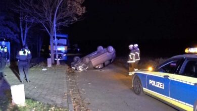 Auto überschlägt sich in Hamburg-Sinstorf – Fahrer schläft am Steuer ein und landet auf dem Dach 4 Auto überschlägt sich in Hamburg-Sinstorf – Fahrer schläft am Steuer ein und landet auf dem Dach