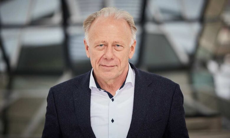 Jürgen Trittin im STADEUM: Zeitreise durch 50 Jahre Politik – Lesung aus „Alles muss anders bleiben“ 9 Politiker-Portrait