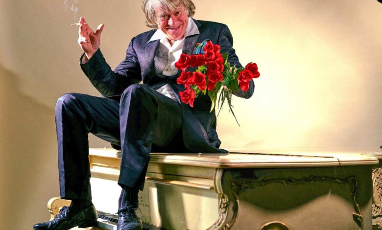 Helge Schneider bringt mit „Ellebogen vom Tich!“ am 3. Oktober 2026 Jazz und Anarchie nach Stade