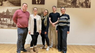 Neue Vorstandschaft in einem Raum