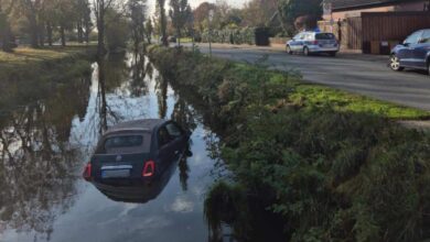 Auto stürzt in Jork ins Fleth – 81-Jährige unverletzt dank mutiger Helfer gerettet 2 Auto stürzt in Jork ins Fleth – 81-Jährige unverletzt dank mutiger Helfer gerettet