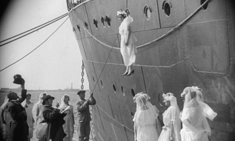 Hochzeit auf einem Schiff, fröhliche Feier.
