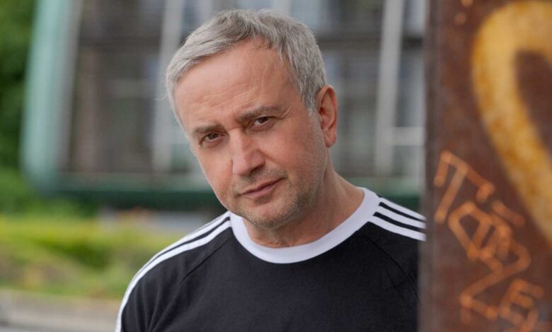 Kiffen, Kaffee & Kajal: Kerim Pamuk zerlegt Europas Mythen im JoLa des Kulturhaus Süderelbe 7 Portraitfoto