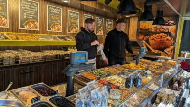 Nüsse und Trockenfrüchte im Verkauf