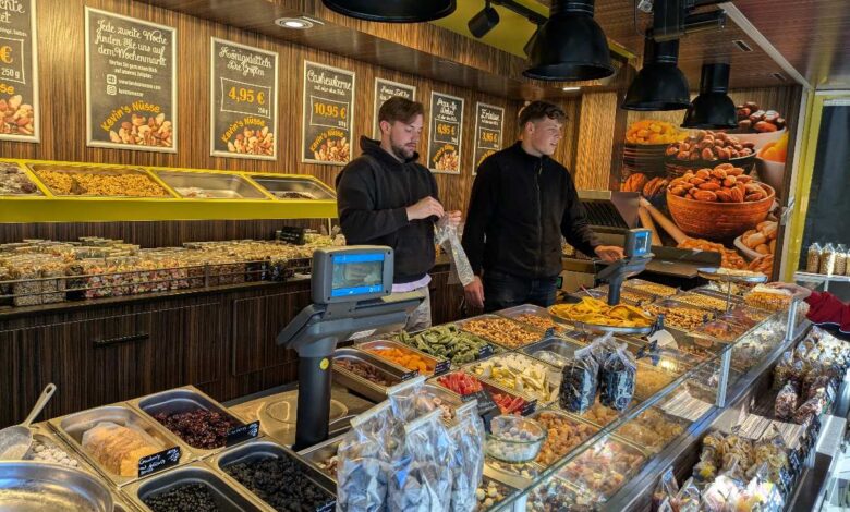 Nüsse und Trockenfrüchte im Verkauf