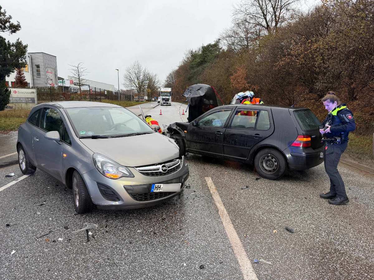 Zwei Autos nach einem Unfall.