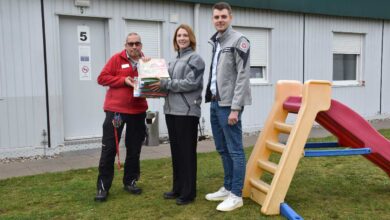 Strahlende Kinderaugen: Johanniter bringen Adventsfreude in ihre Familienunterkünfte
